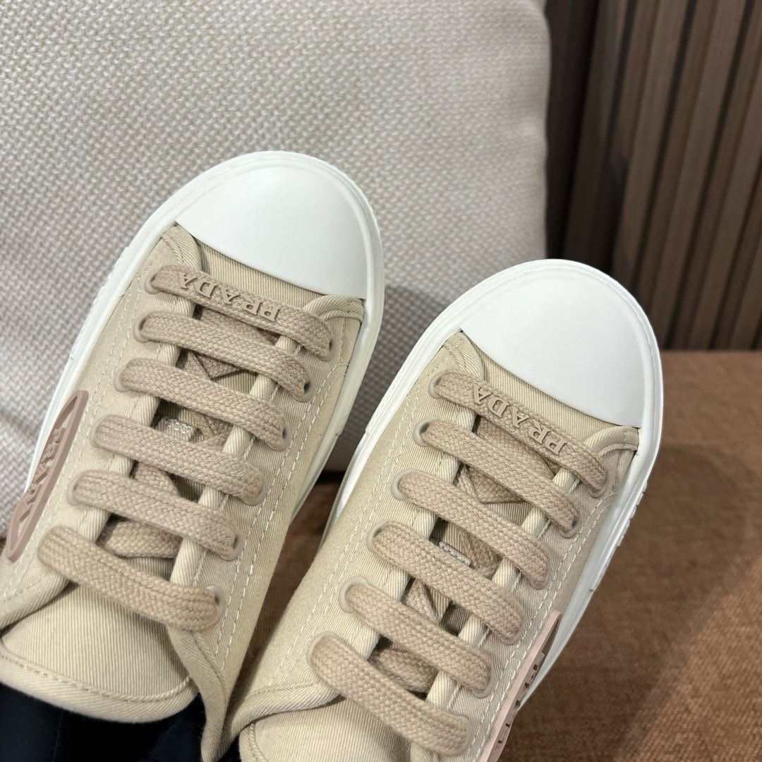 프라다 레이스 패브릭 스니커즈
