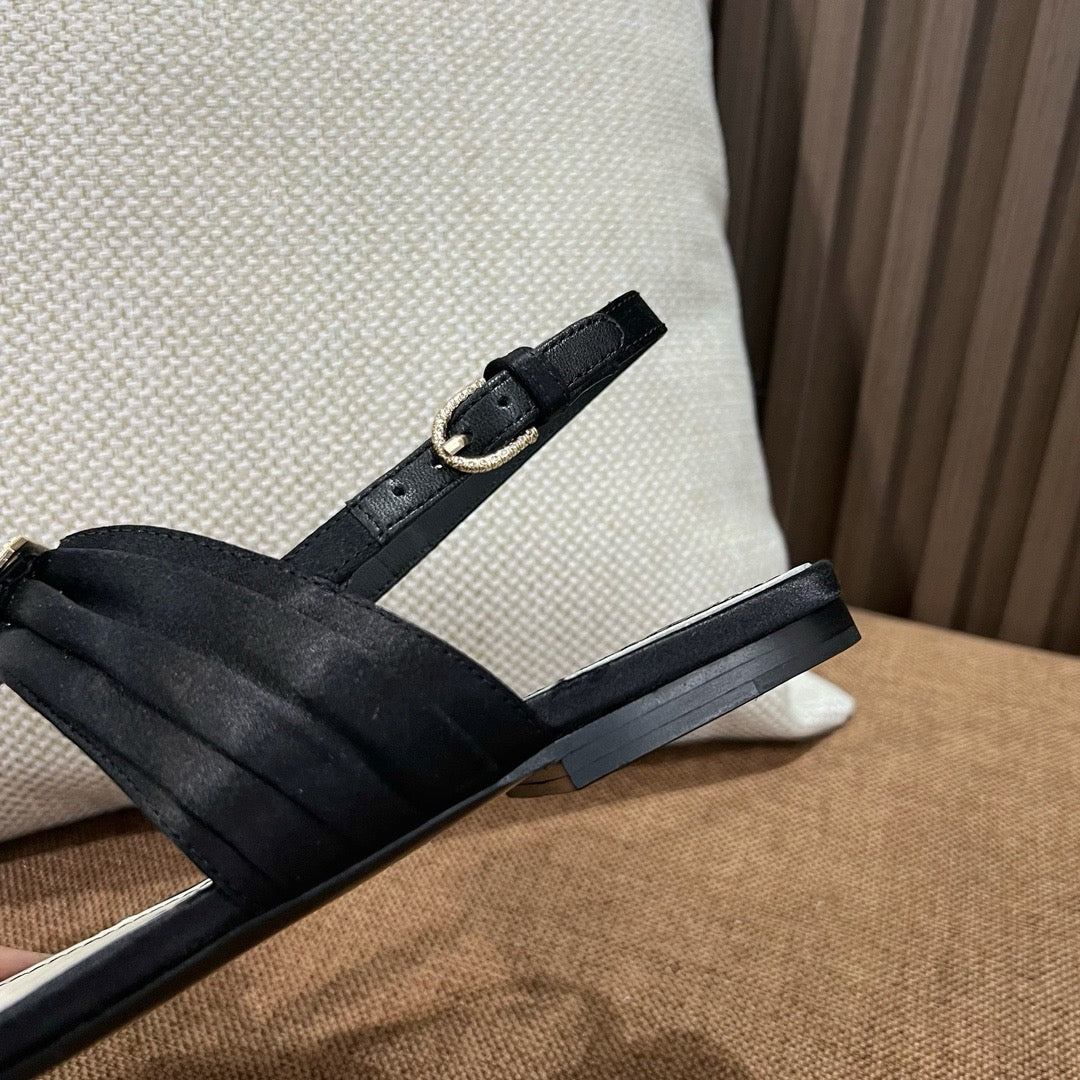 샤넬 라인스톤 코코 마크 새틴 샌들