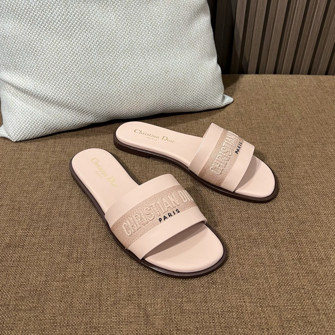 디올 디웨이 슬라이드 카프스킨 뮬
