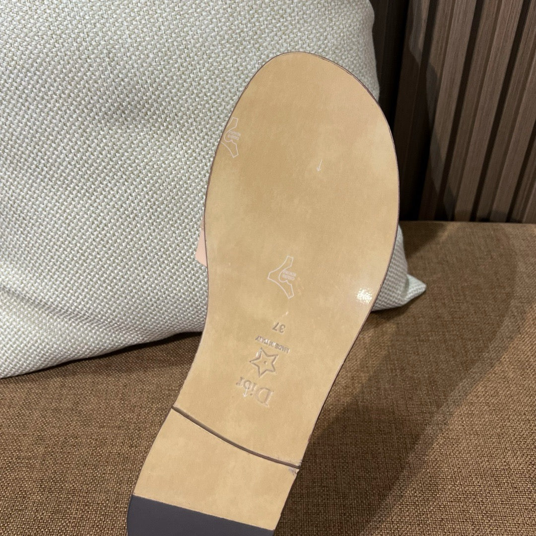 디올 디웨이 슬라이드 카프스킨 뮬