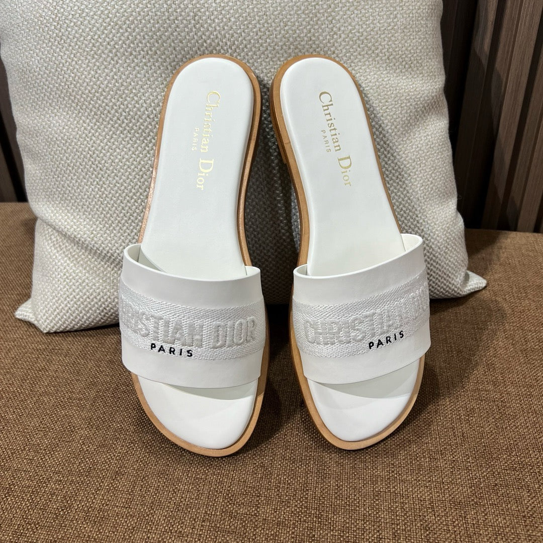 디올 디웨이 슬라이드 카프스킨 뮬
