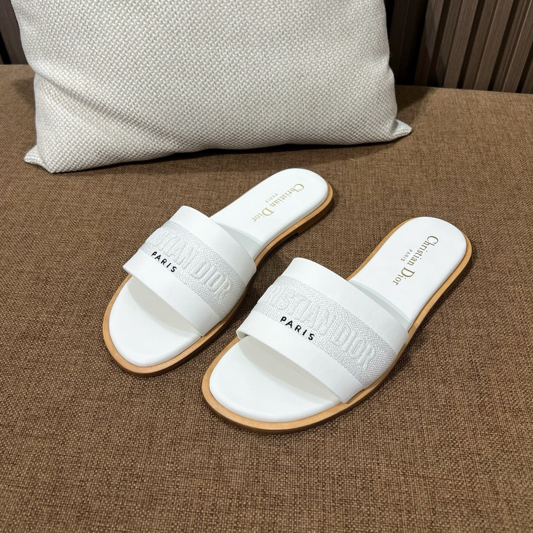 디올 디웨이 슬라이드 카프스킨 뮬