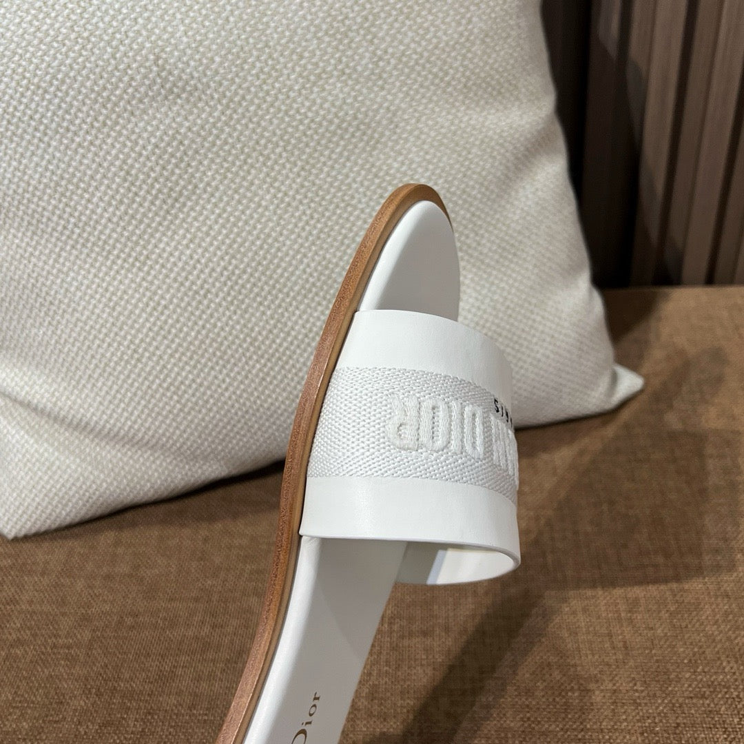디올 디웨이 슬라이드 카프스킨 뮬