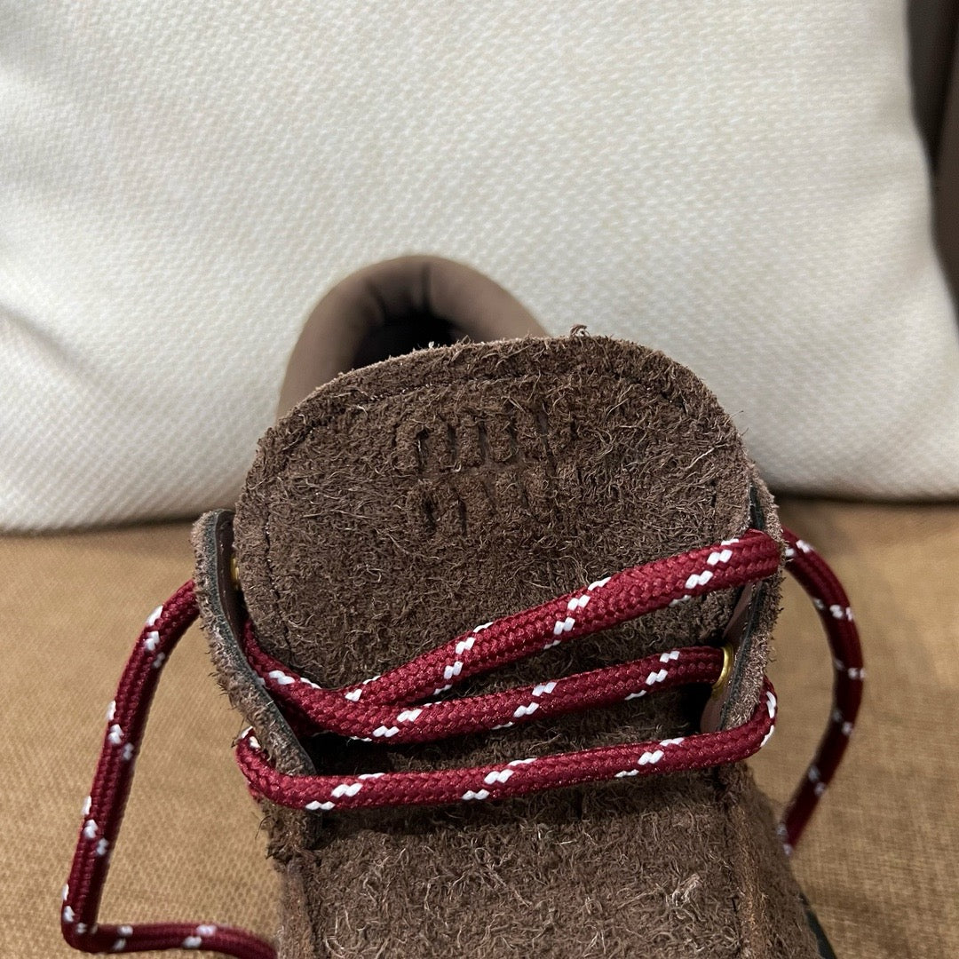 미우미우 스웨이드 레이스업 로퍼