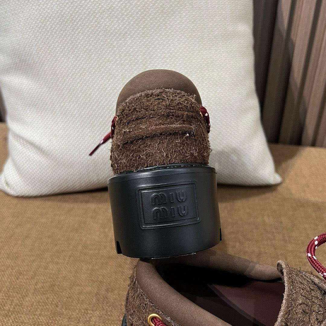 미우미우 스웨이드 레이스업 로퍼