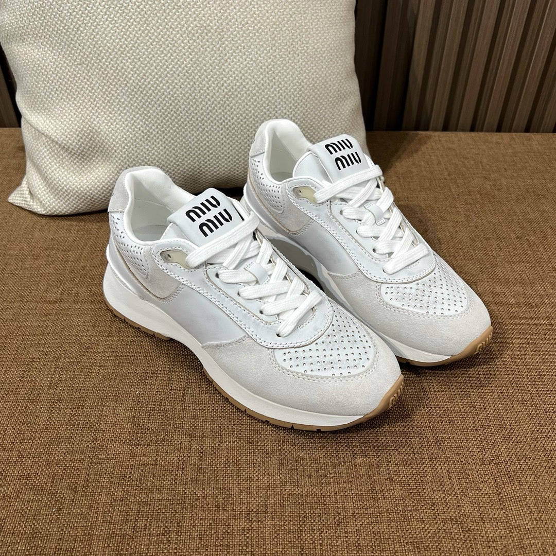 미우미우 퍼퍼레이터드 로우 탑 스니커즈