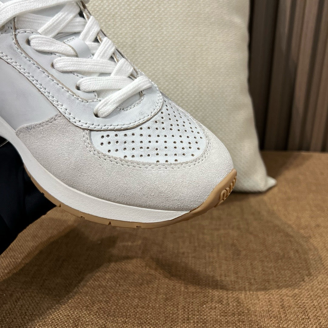 미우미우 퍼퍼레이터드 로우 탑 스니커즈