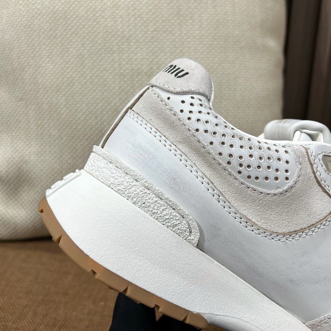 미우미우 퍼퍼레이터드 로우 탑 스니커즈