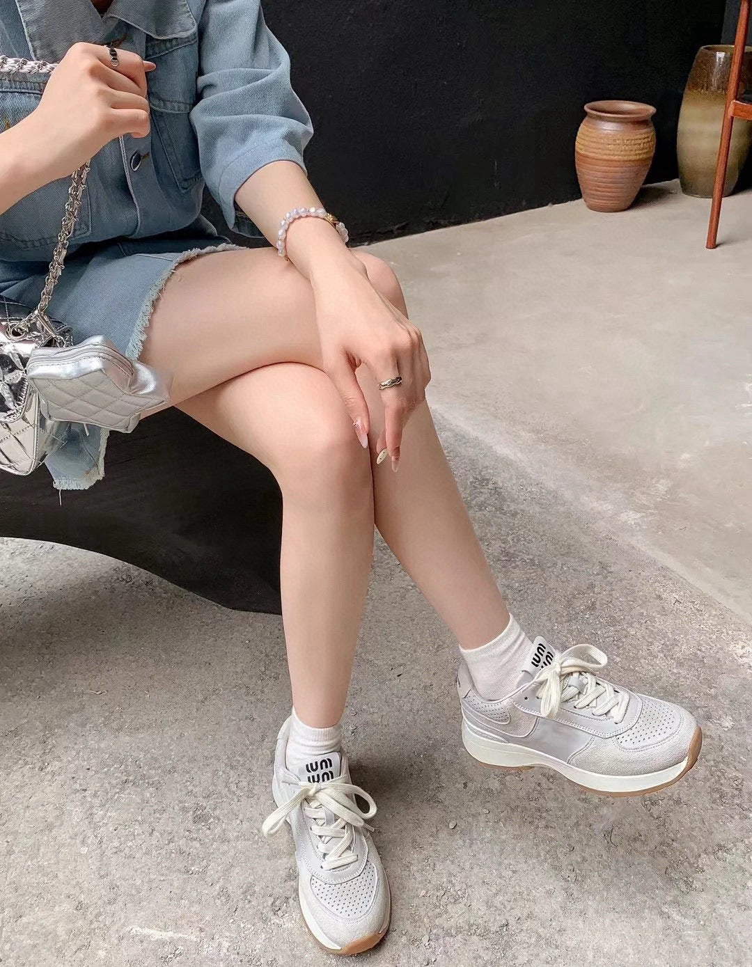 미우미우 퍼퍼레이터드 로우 탑 스니커즈