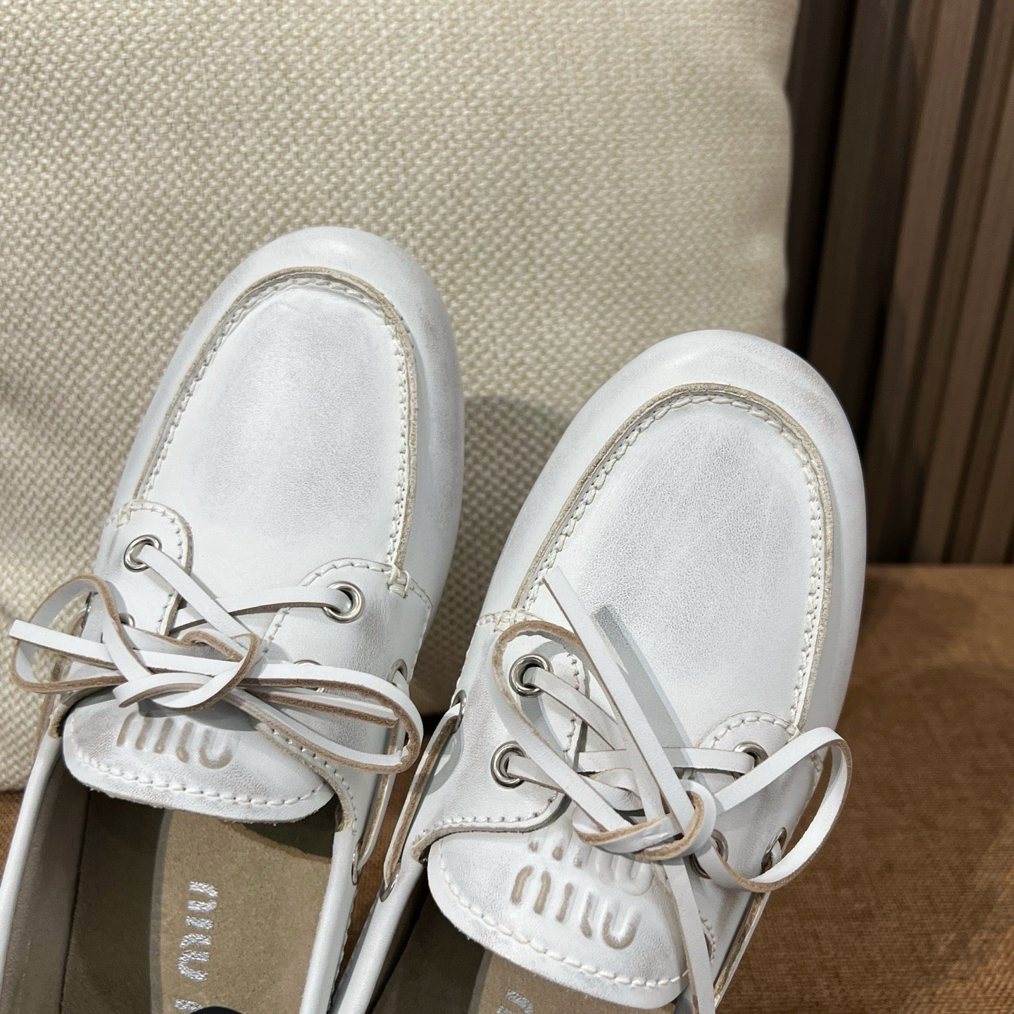 미우미우 언라인드 블리치드 보트 슈즈