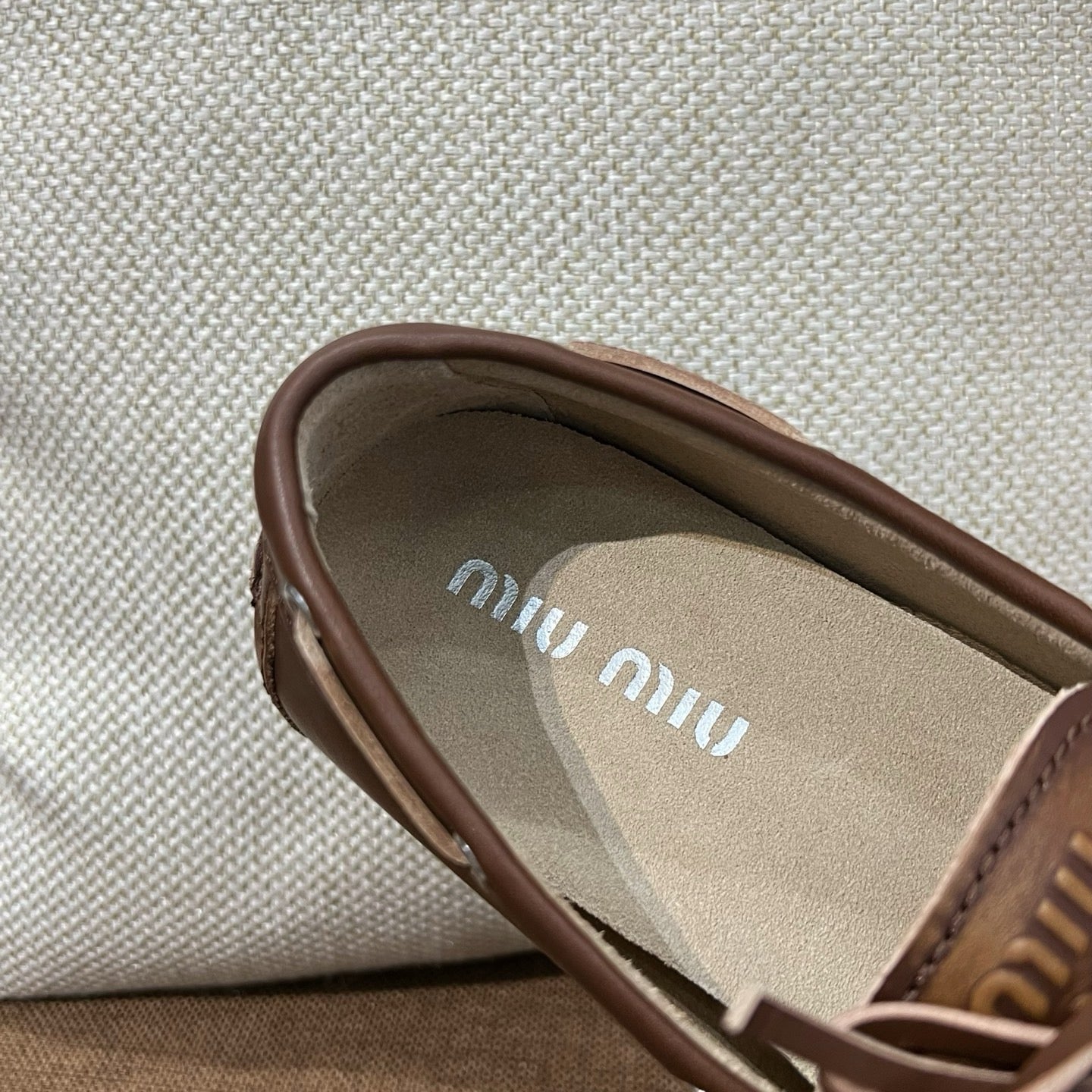 미우미우 언라인드 블리치드 보트 슈즈