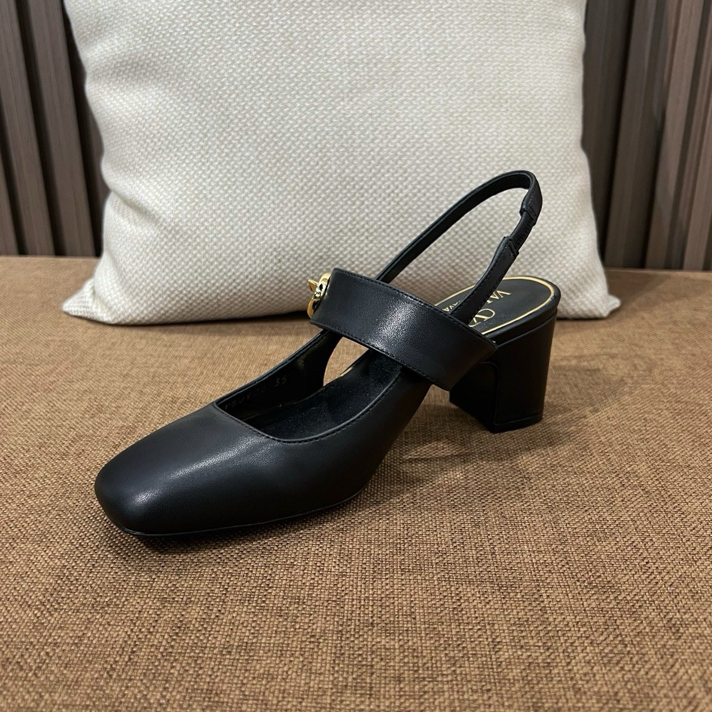 발렌티노 가라바니 힐 펌프스