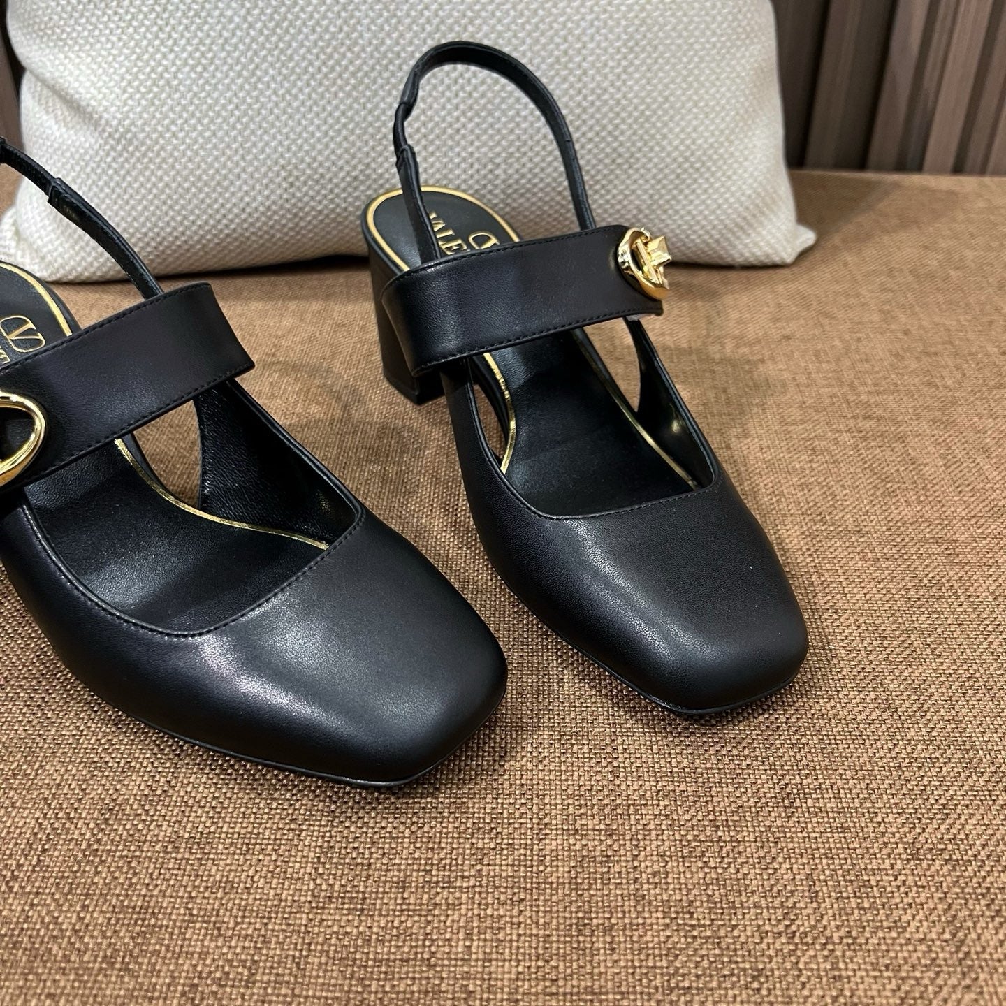 발렌티노 가라바니 힐 펌프스