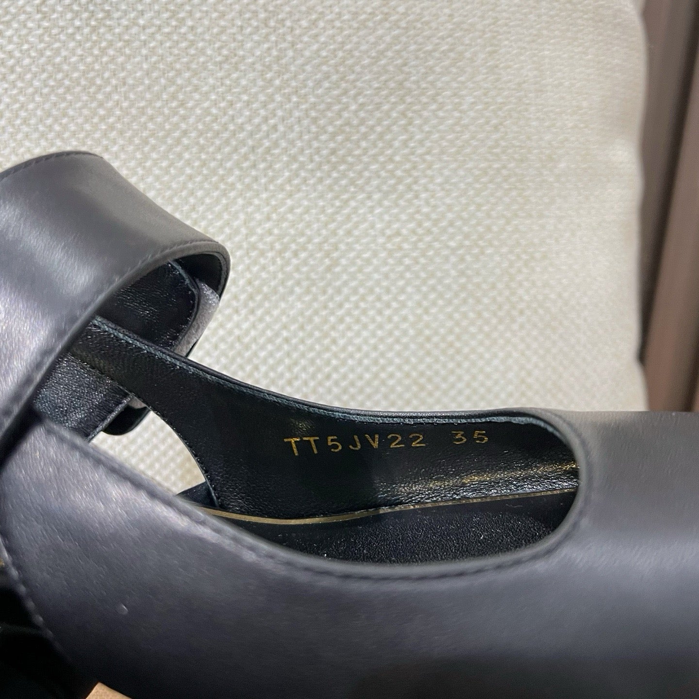 발렌티노 가라바니 힐 펌프스