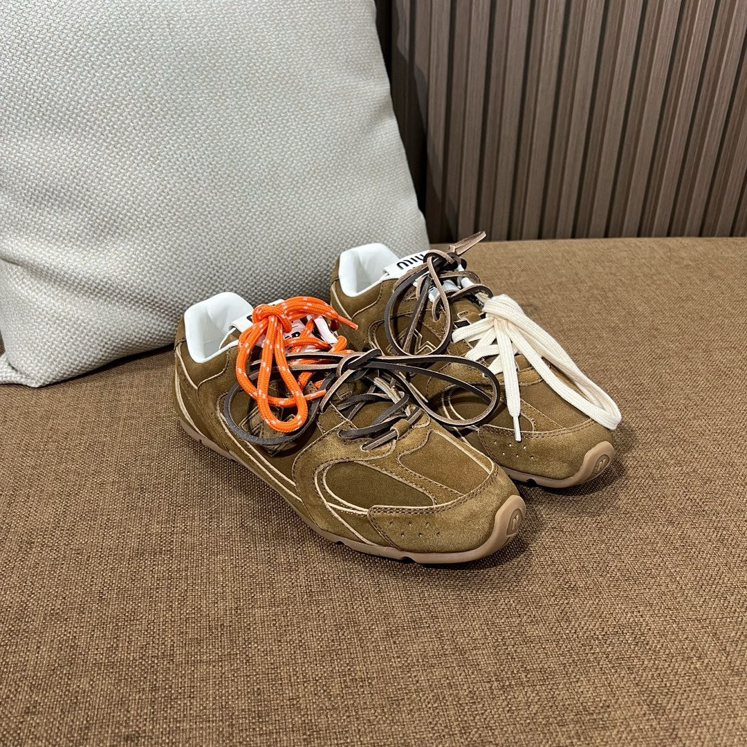 미우미우 X 뉴발란스 530 스웨이드 스니커즈