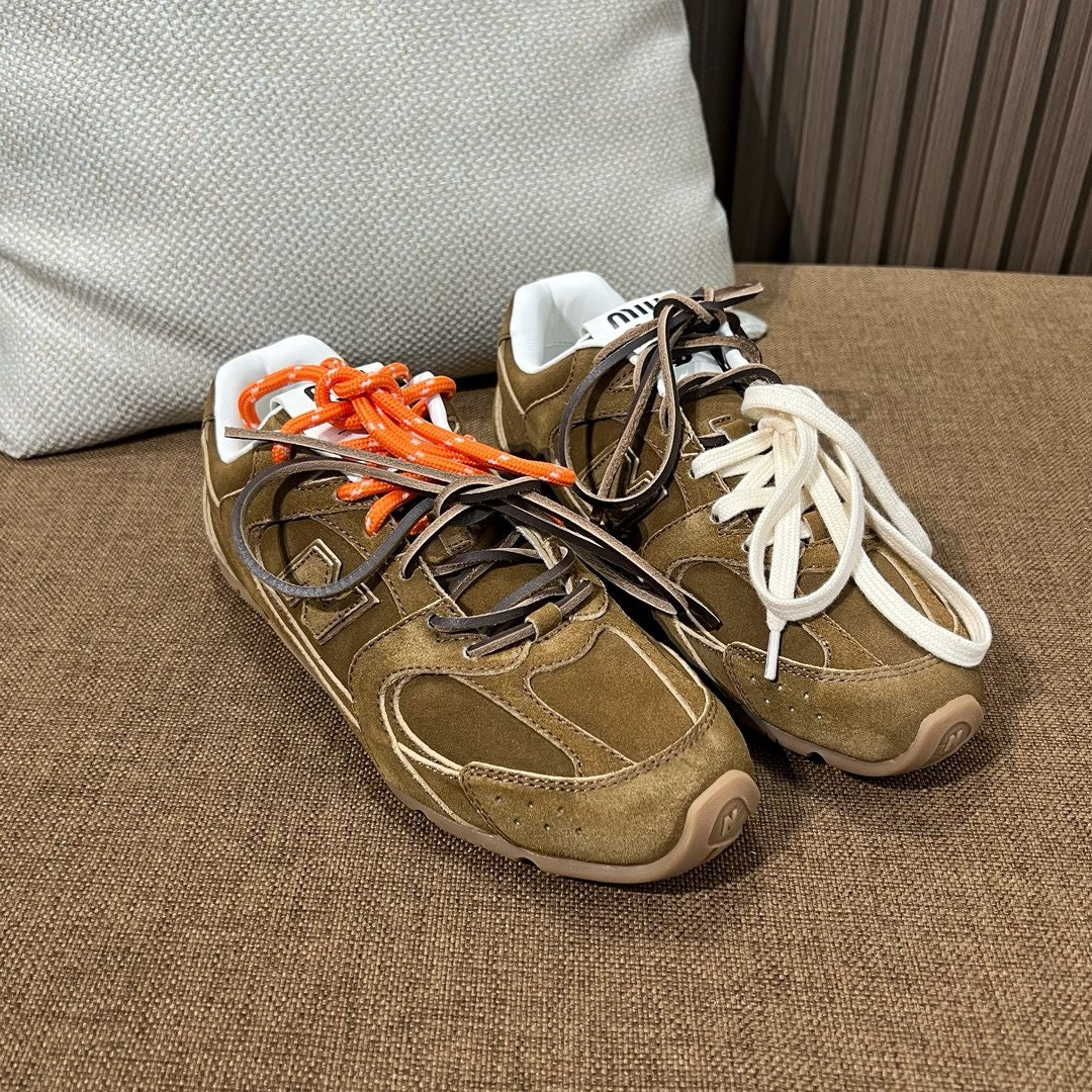 미우미우 X 뉴발란스 530 스웨이드 스니커즈