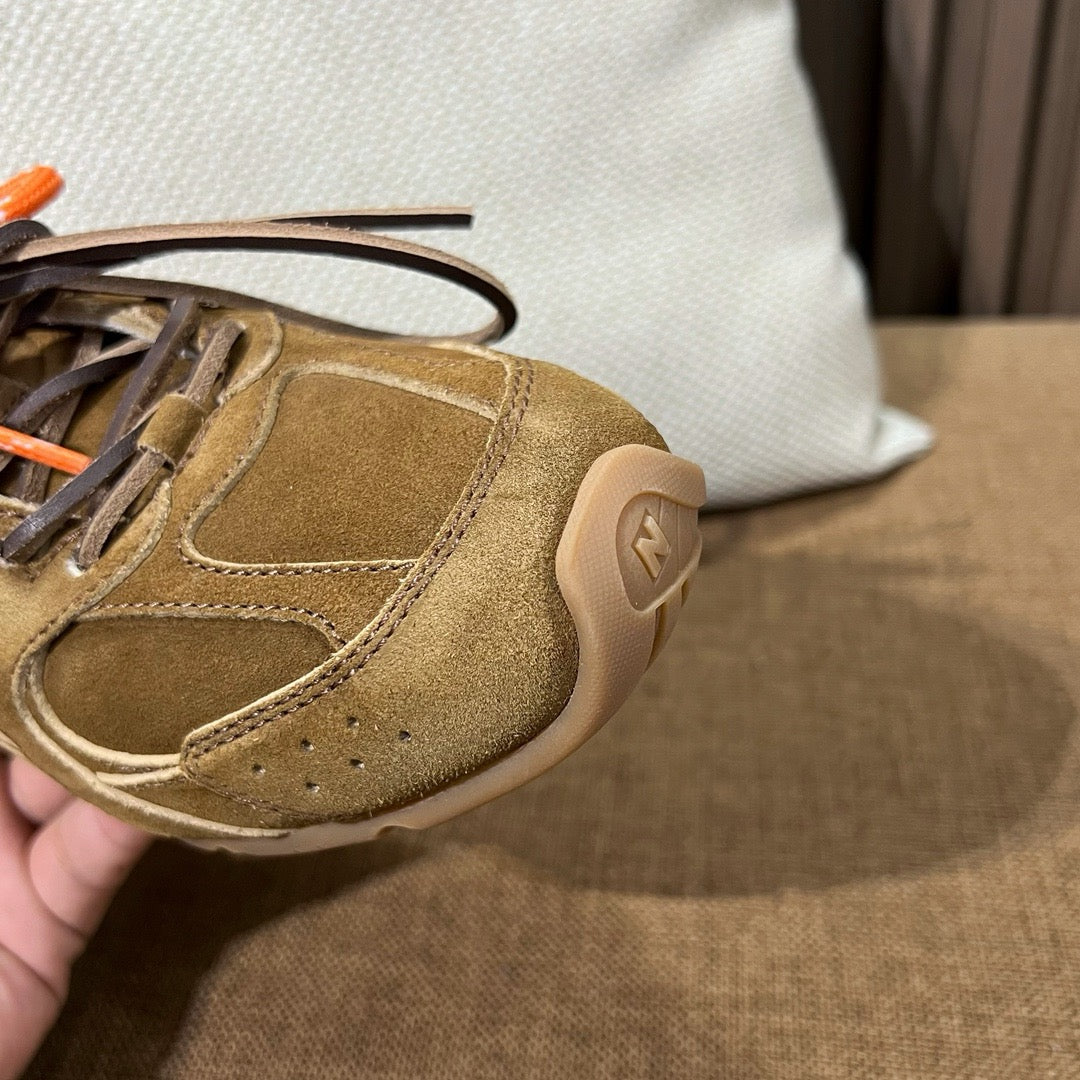 미우미우 X 뉴발란스 530 스웨이드 스니커즈