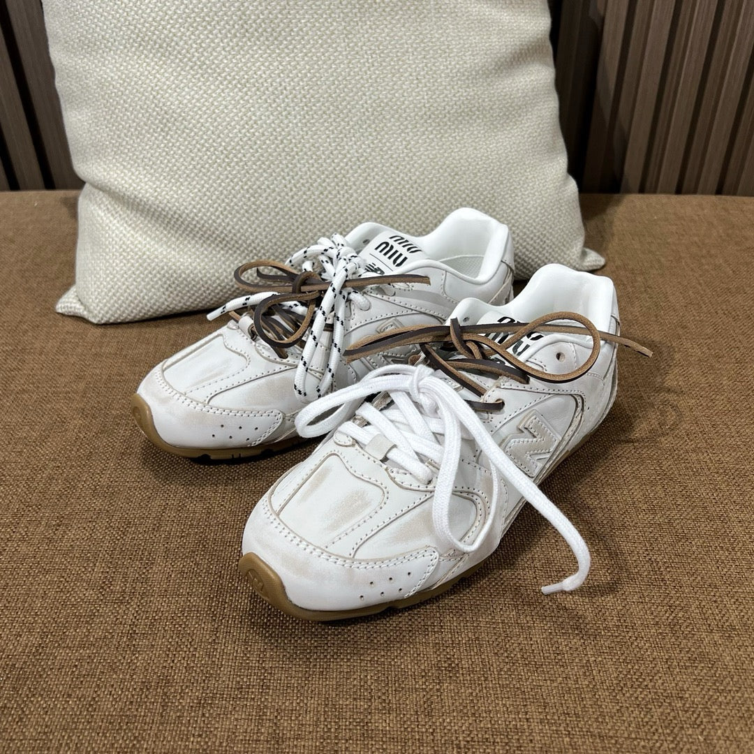 미우미우 X 뉴발란스 530 SL 가죽 스니커즈