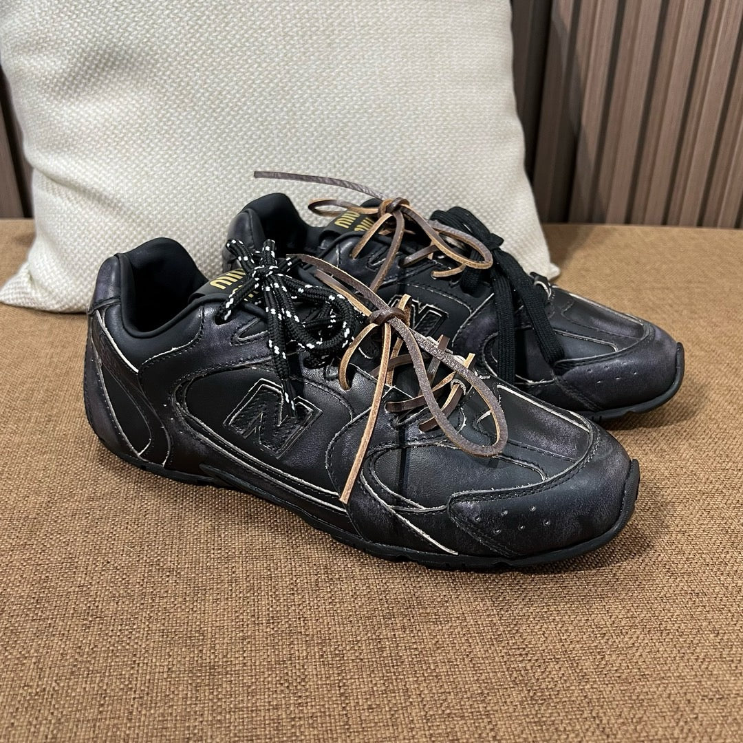 미우미우 X 뉴발란스 530 SL 가죽 스니커즈
