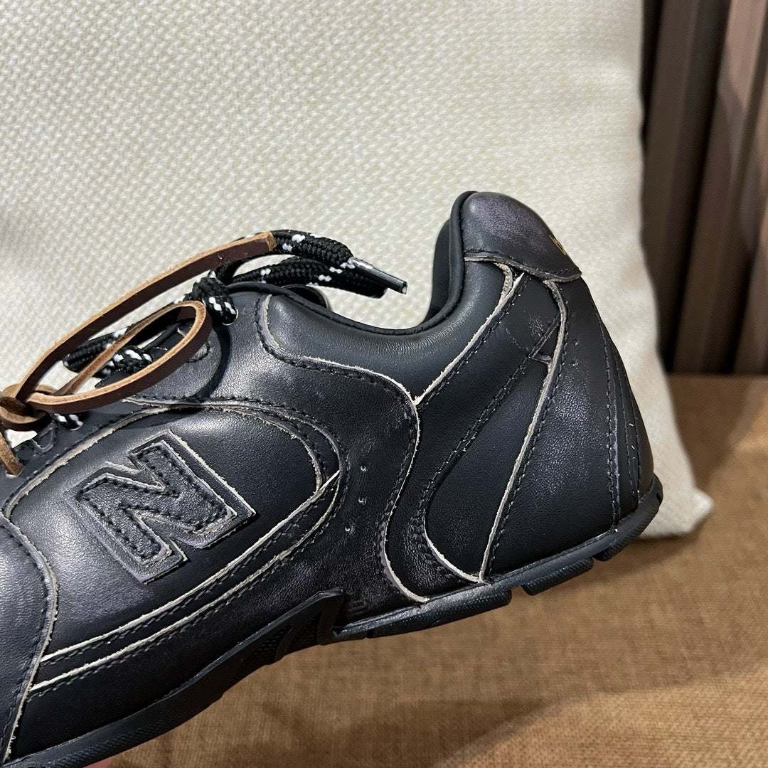 미우미우 X 뉴발란스 530 SL 가죽 스니커즈