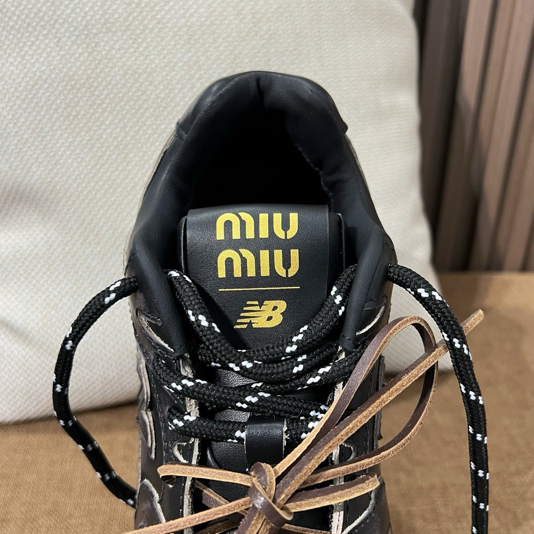 미우미우 X 뉴발란스 530 SL 가죽 스니커즈