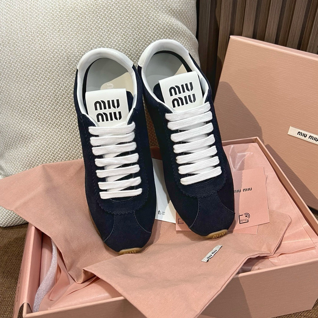 미우미우 플룸 스웨이드 스니커즈