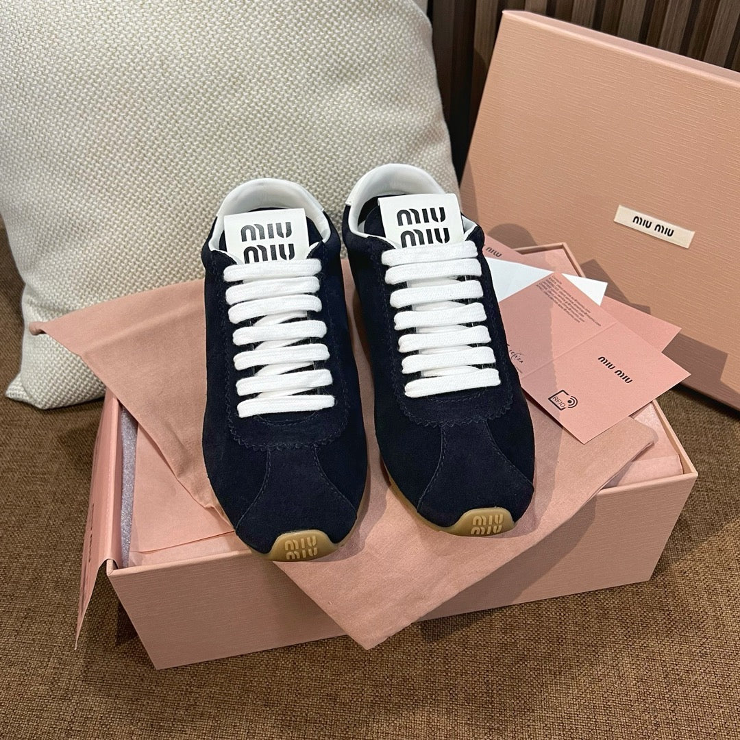 미우미우 플룸 스웨이드 스니커즈