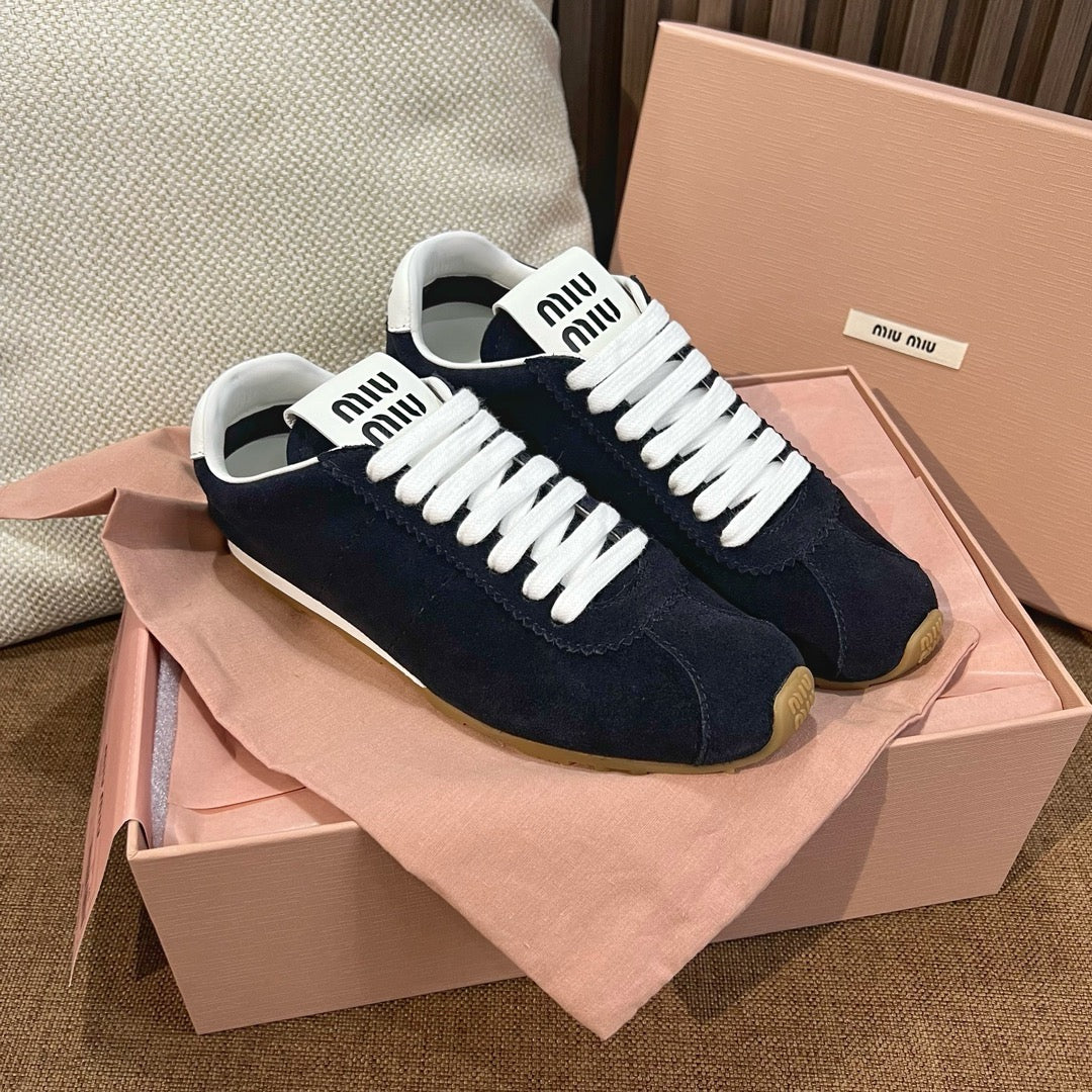 미우미우 플룸 스웨이드 스니커즈