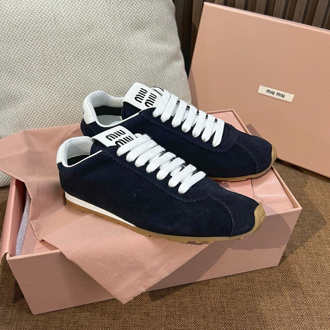 미우미우 플룸 스웨이드 스니커즈