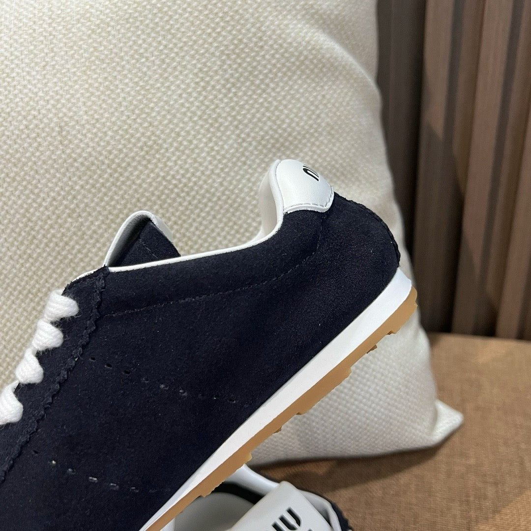 미우미우 플룸 스웨이드 스니커즈