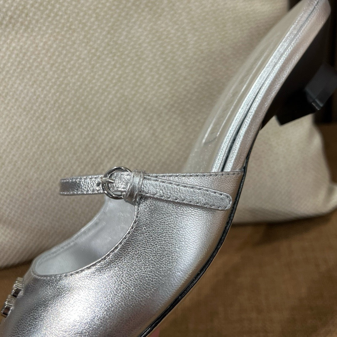 미우미우 투톤 페이던트 레더 뮬