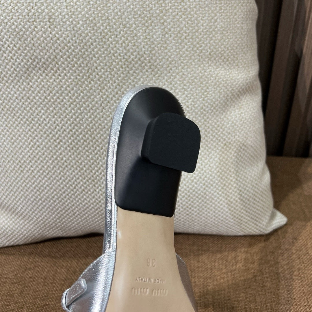 미우미우 투톤 페이던트 레더 뮬