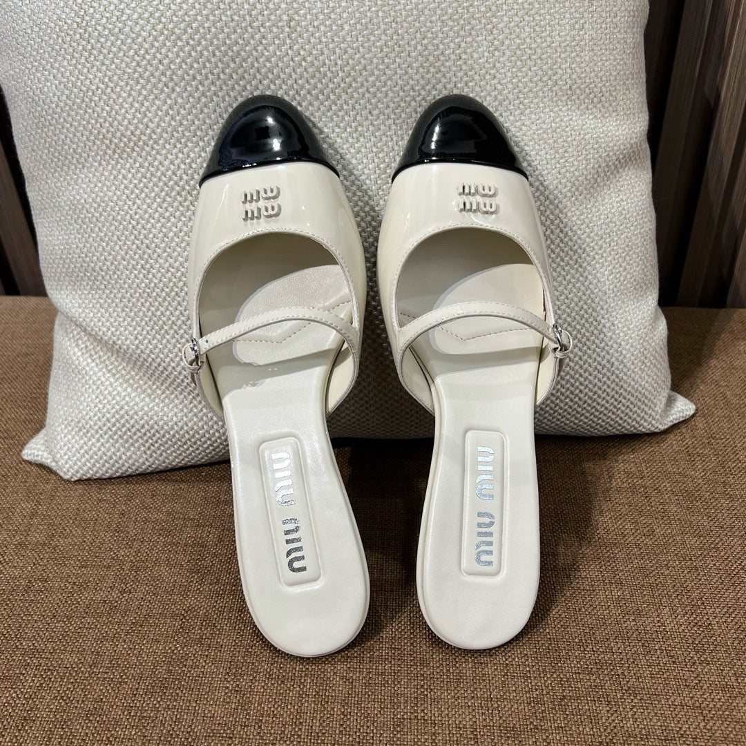 미우미우 투톤 페이던트 레더 뮬