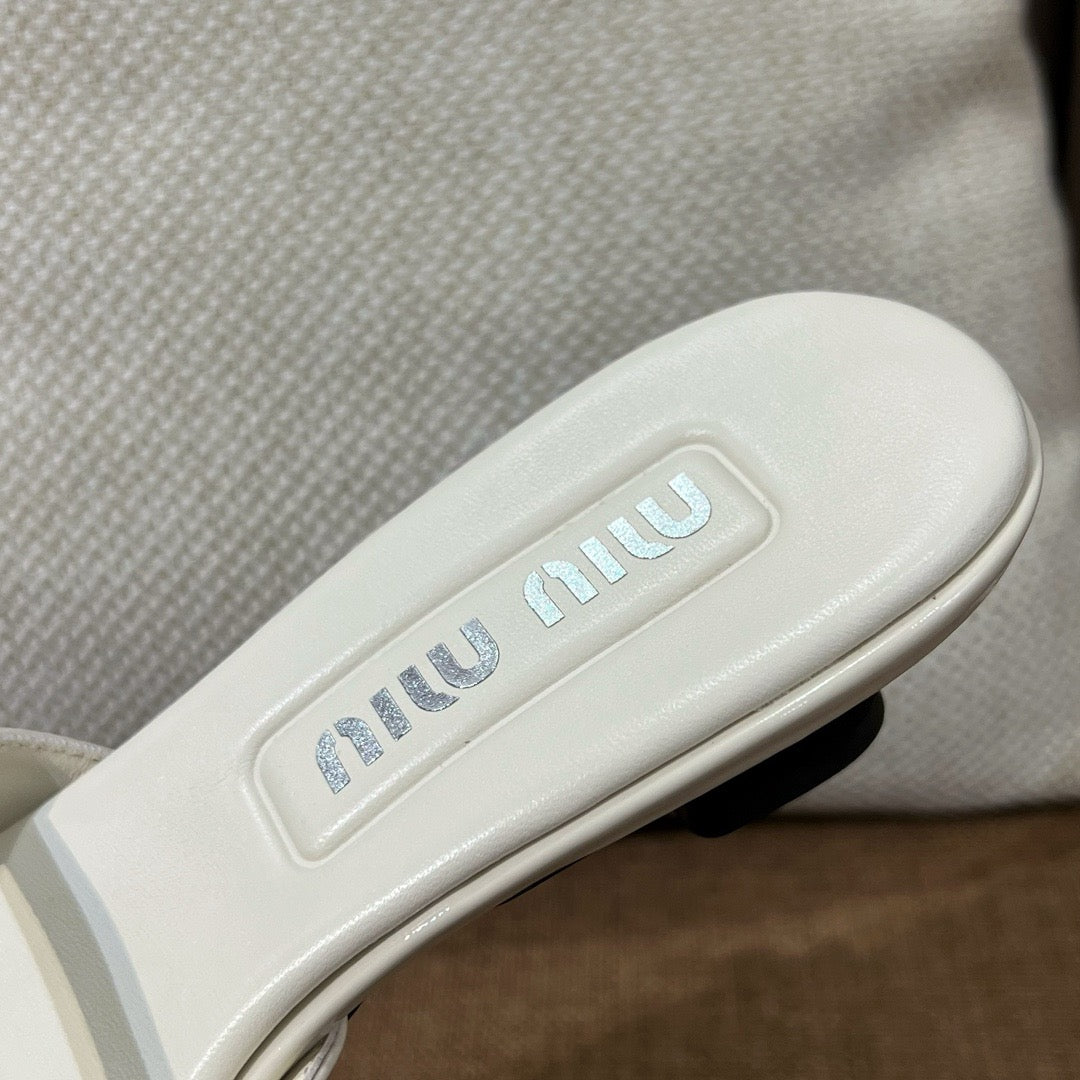 미우미우 투톤 페이던트 레더 뮬