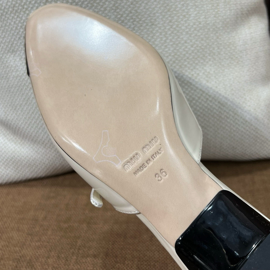 미우미우 투톤 페이던트 레더 뮬