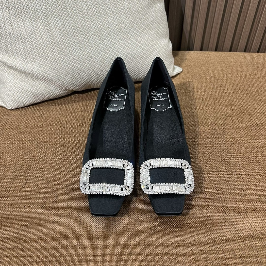 로저비비에 벨 비비에 크리스탈 버클 펌프스