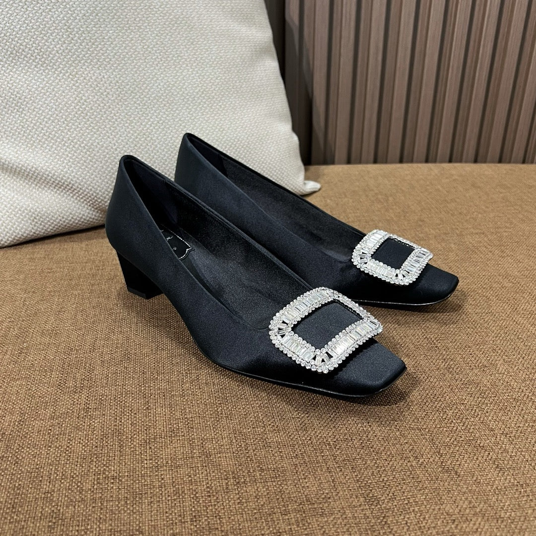 로저비비에 벨 비비에 크리스탈 버클 펌프스