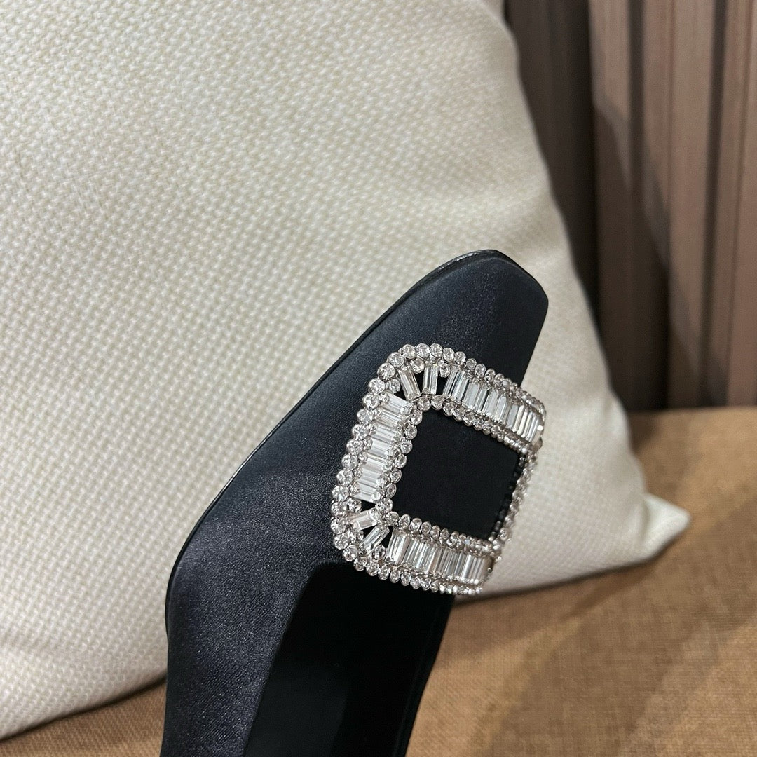 로저비비에 벨 비비에 크리스탈 버클 펌프스