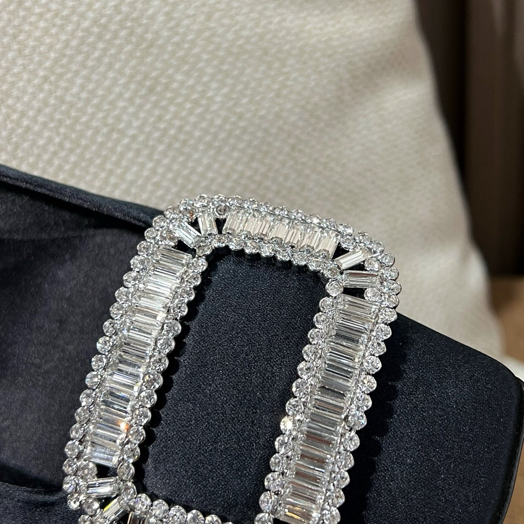 로저비비에 벨 비비에 크리스탈 버클 펌프스