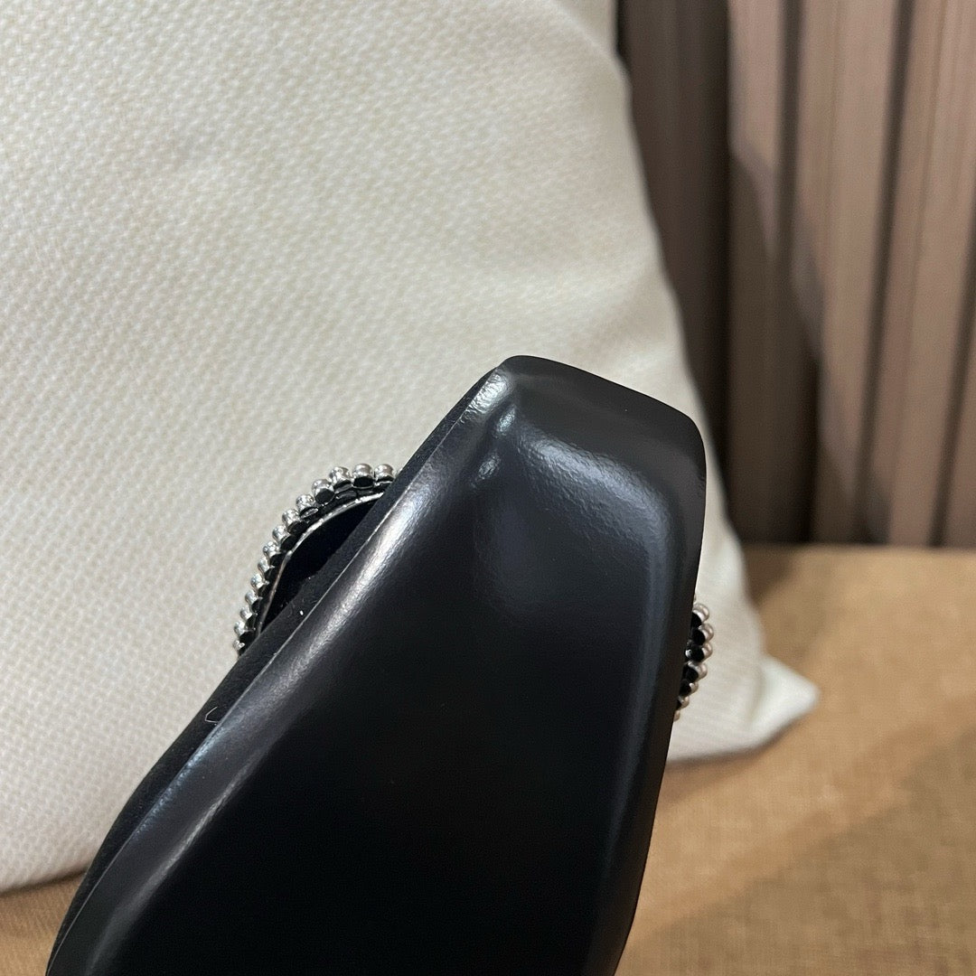 로저비비에 벨 비비에 크리스탈 버클 펌프스