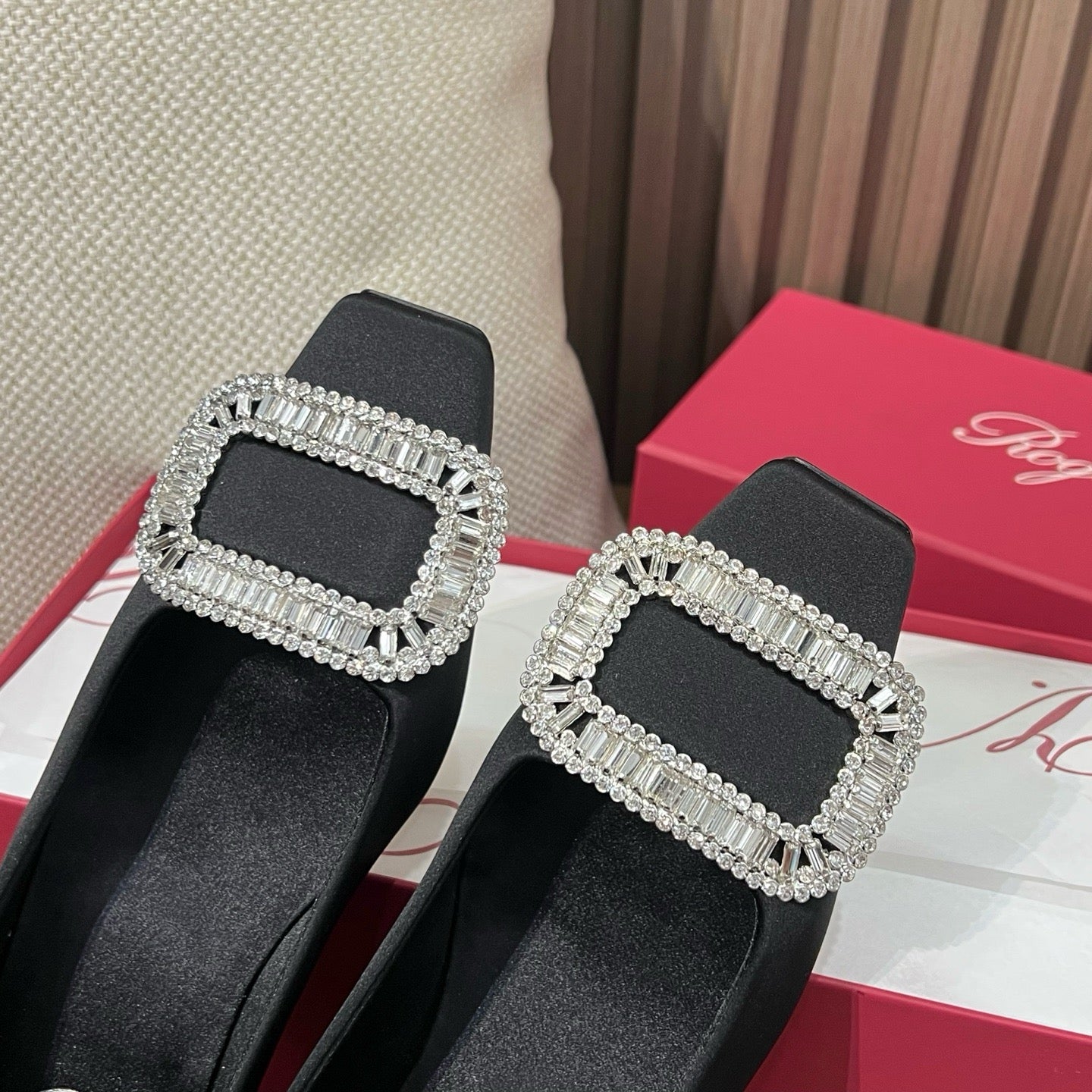 로저비비에 벨 비비에 크리스탈 버클 발레리나 플랫