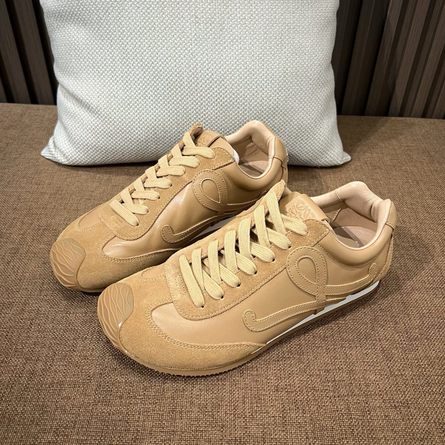 로에베 발레 러너 2.0 스니커즈