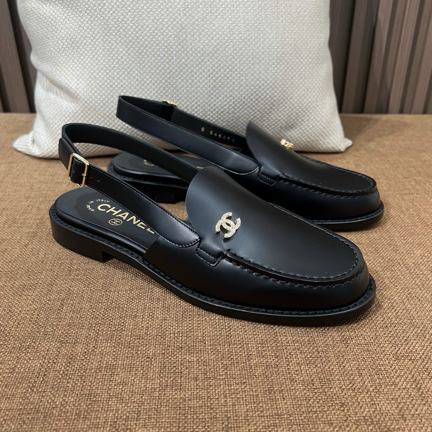 샤넬 큐빅 CC 로고  슬링백 로퍼