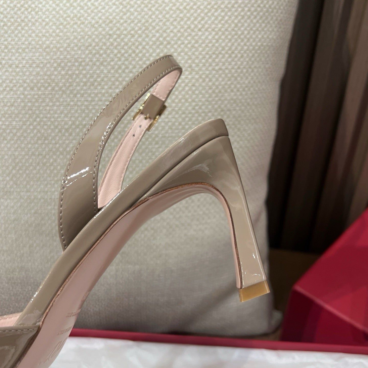 로저비비에 트럼펫 메탈 버클 슬링백 펌프스