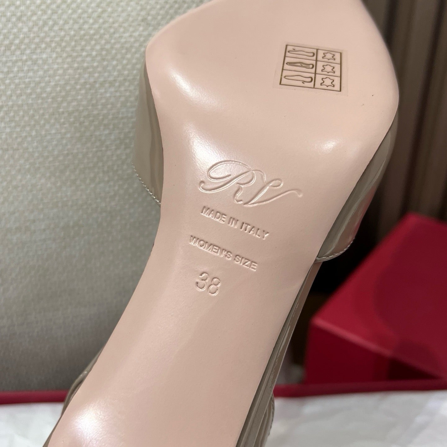 로저비비에 트럼펫 메탈 버클 슬링백 펌프스
