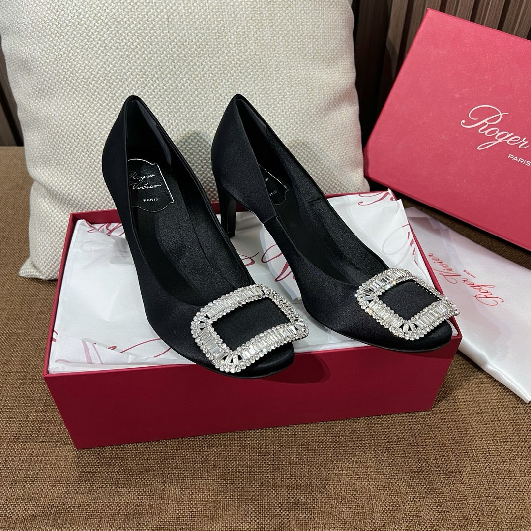 로저비비에 벨 비비에 크리스탈 버클 펌프스 힐