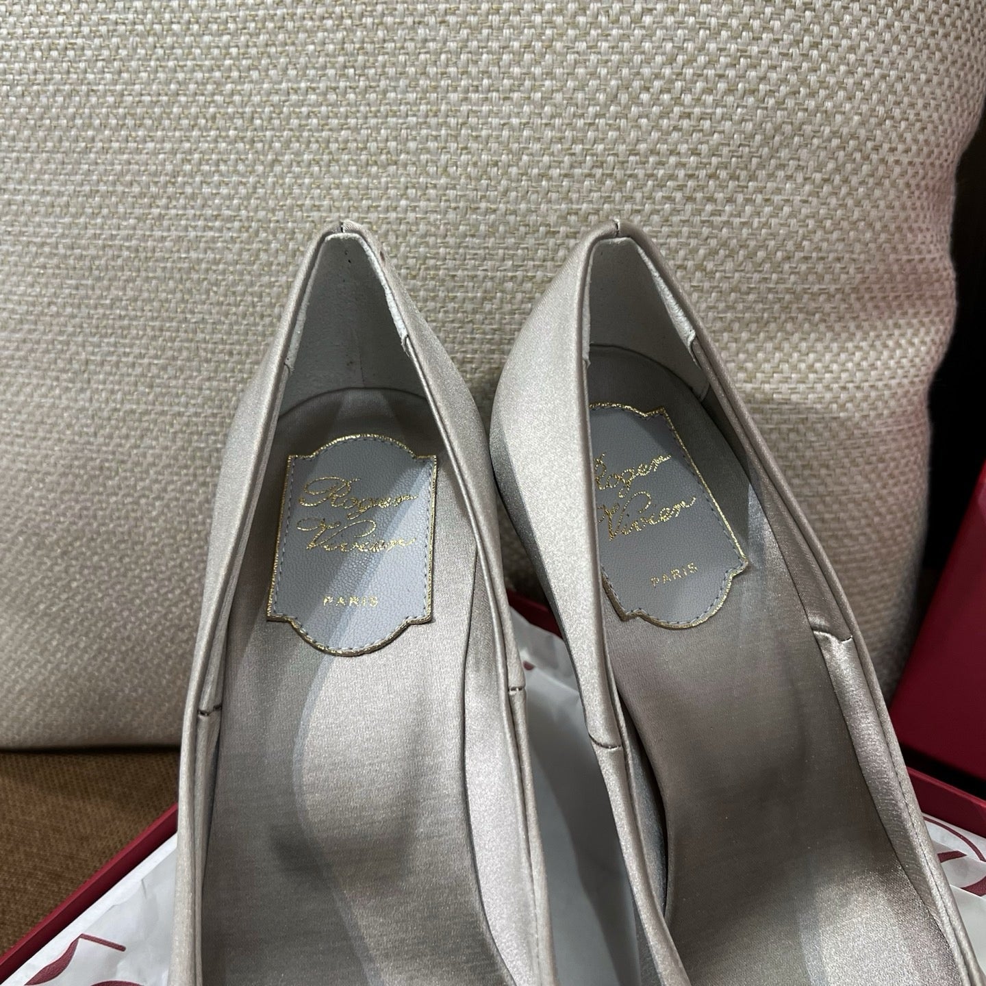 로저비비에 벨 비비에 크리스탈 버클 펌프스 힐