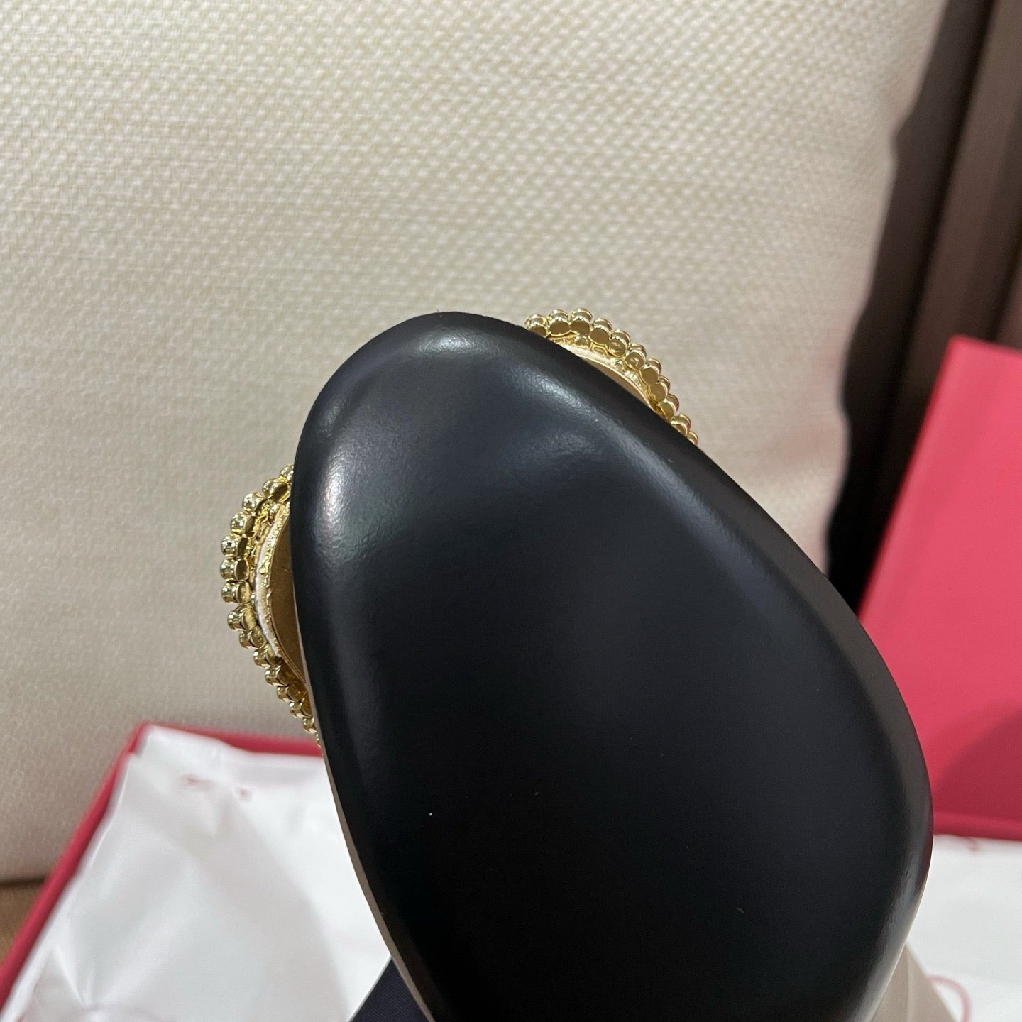 로저비비에 벨 비비에 크리스탈 버클 펌프스 힐