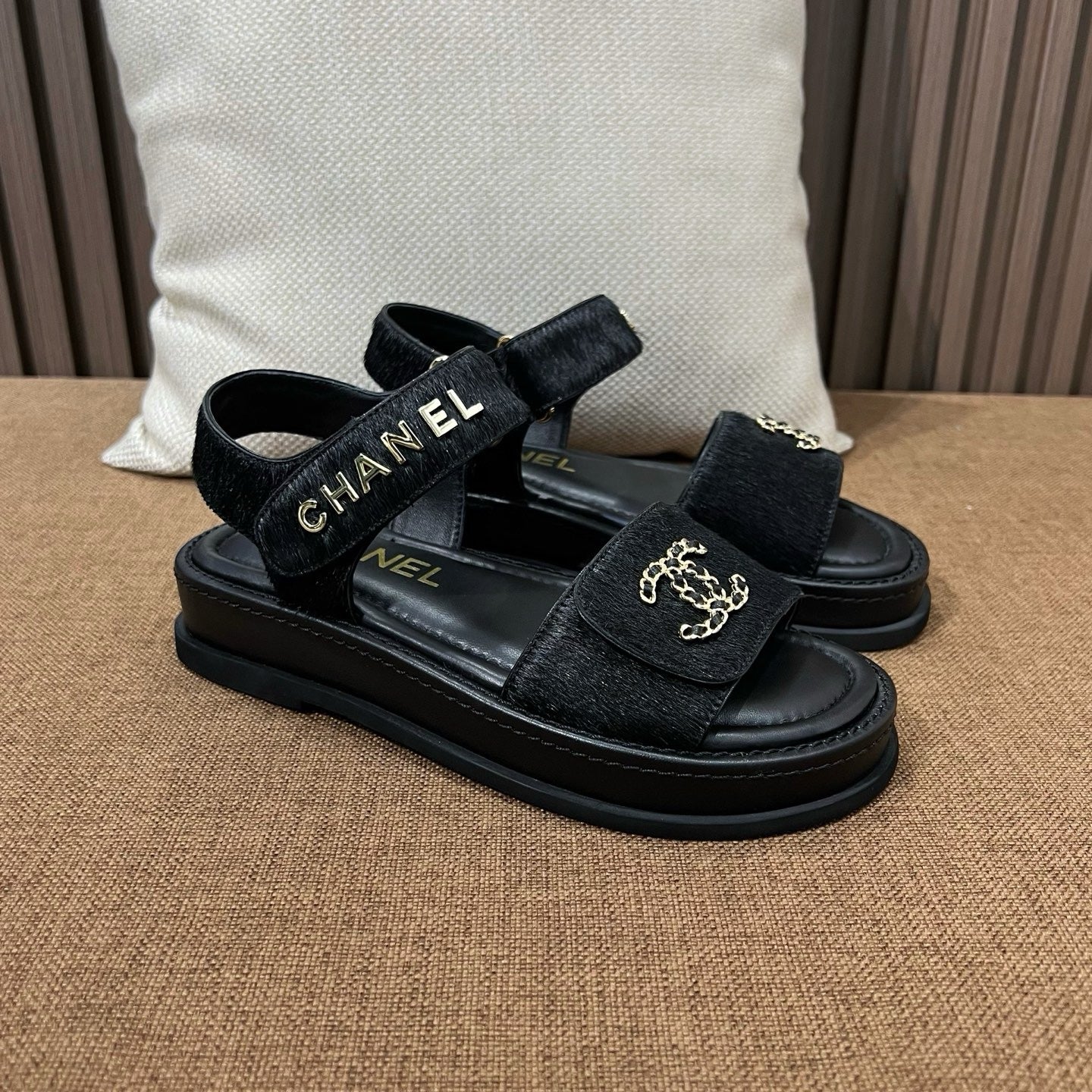 샤넬 CC 로고 샌들