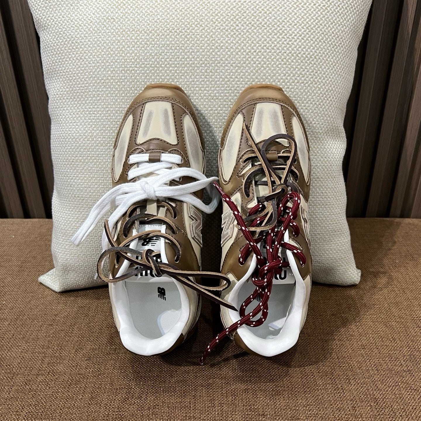 미우미우 X 뉴발란스 530 SL 가죽 스니커즈